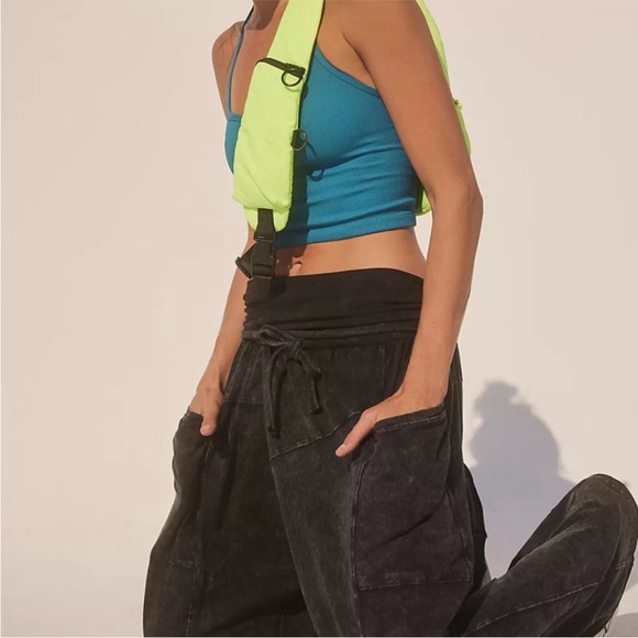 NWOT Free People Hot Shot Sport Pants in Black Size Large - Picture 4 of 6